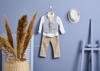 Ντύσιμο με γιλέκο σιέλ μπλε και παντελόνι μπεζ (με κίτρινο ή μέντα)