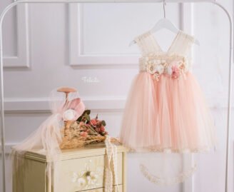 F1903.1051925 Φόρεμα σομόν με ουρά και μπαντάνα