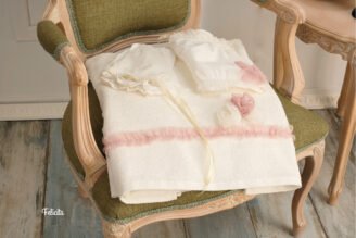 FK2003.292000 Λαδόπανα με τούλι και πουά λουλούδια