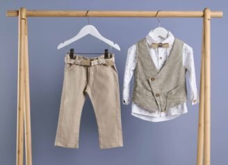 FA88.903689 Βαπτιστικό σύνολο για αγόρι με γιλέκο λαδί και παντελόνι άμμου