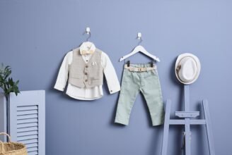 FA66.892318 Ντύσιμο με γιλέκο μπεζ-εκρού και Μέντα